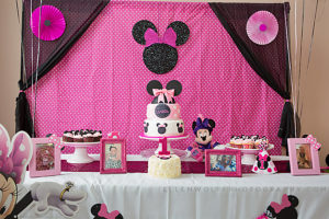 minie mouse styled dessert table